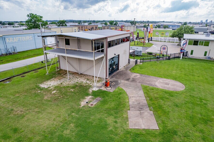 10115 E 45th Pl, Tulsa, OK à vendre - Photo de l’immeuble – Image 2 sur 8