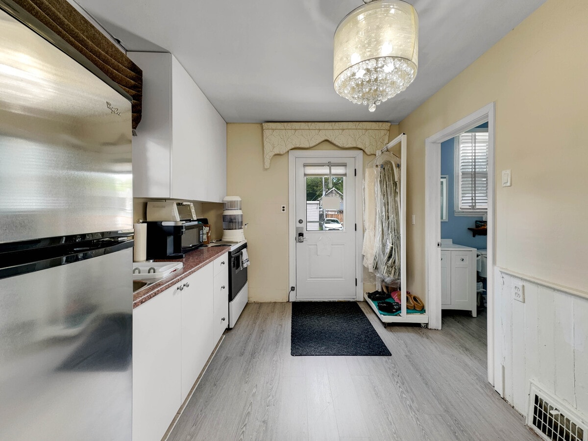273-275 Brant Av, Brantford, ON N3T 3J6 - Lot 275 -  - Photo intérieure - Image 1 of 11