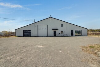 Plus de détails pour 19 Terry Fox Dr, Vankleek Hill, ON - Industriel/Logistique à vendre