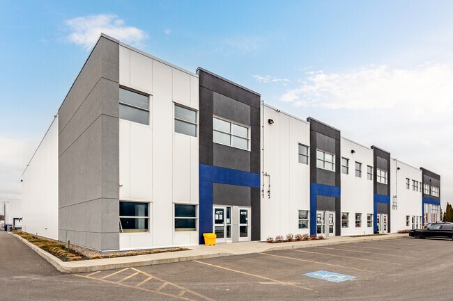 Plus de détails pour 4177-4233 Rue Marcel Lacasse, Boisbriand, QC - Industriel/Logistique à louer