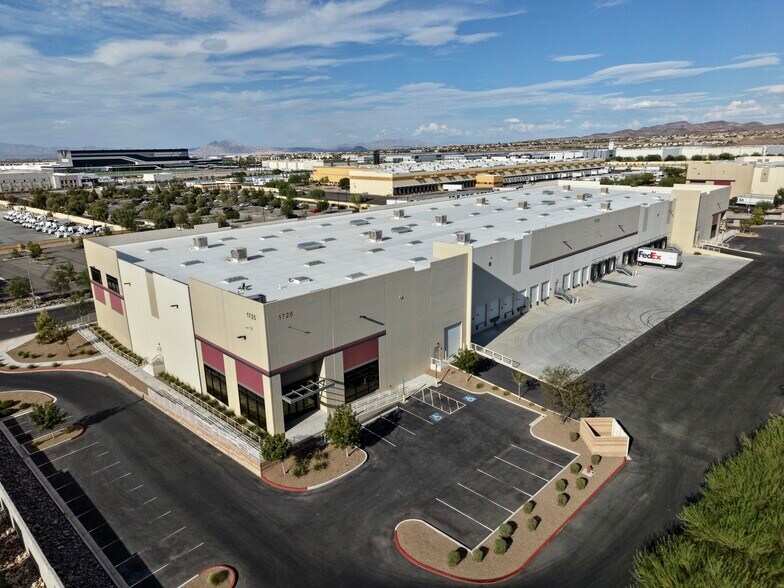 1775 Executive Airport Dr, Henderson, NV à louer - Photo de l’immeuble – Image 2 sur 6