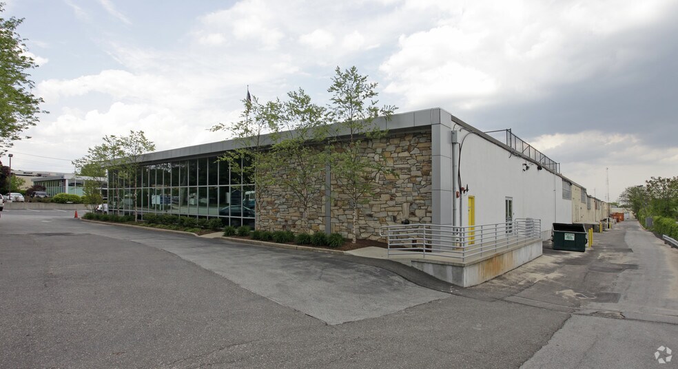 1324 Motor Pky, Hauppauge, NY à louer - Photo de l’immeuble – Image 3 sur 5