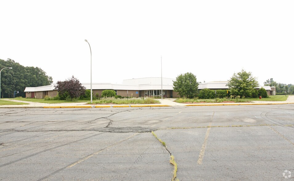 15303 Merriman Rd, Romulus, MI à vendre - Photo de l’immeuble – Image 3 sur 4