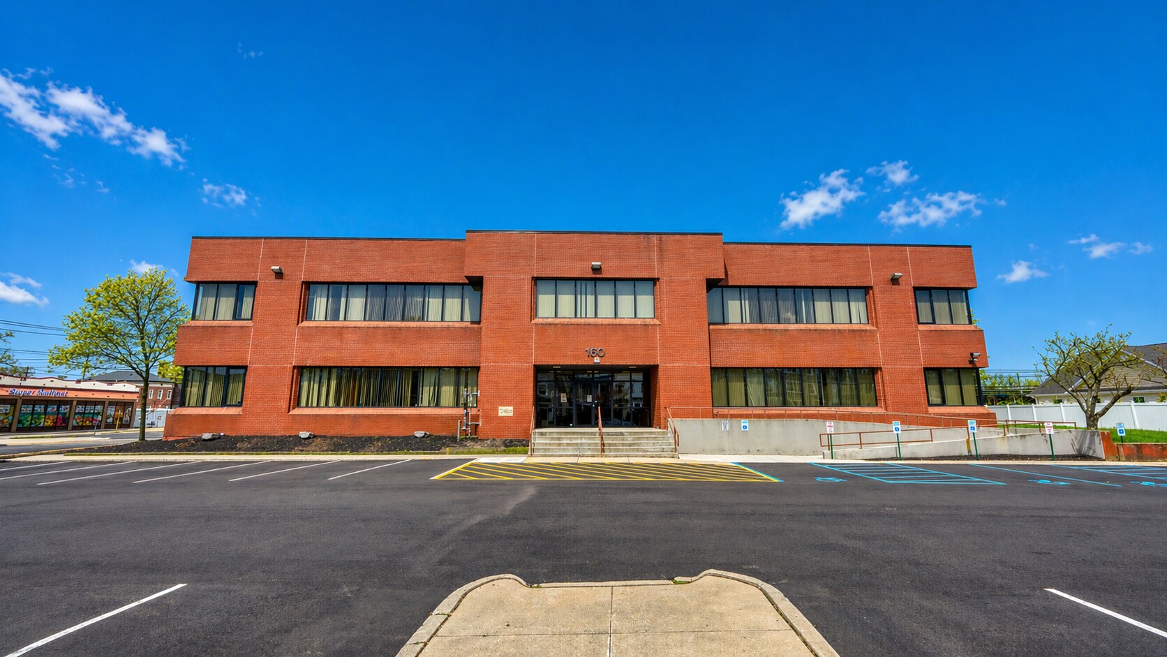 160 S Ocean Ave, Patchogue, NY à vendre Photo de l’immeuble– Image 1 sur 7