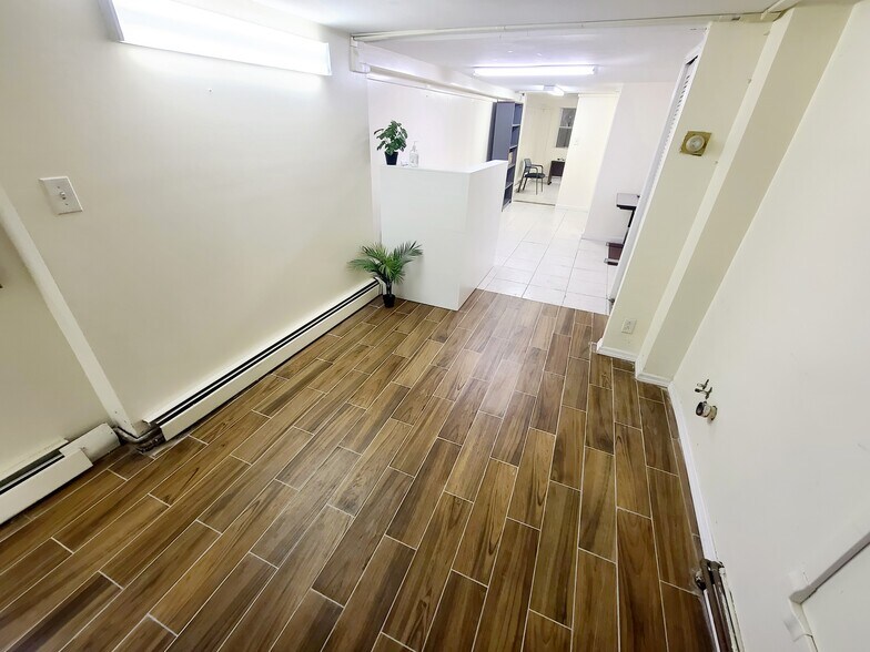 10205 63rd Rd, Forest Hills, NY à louer - Photo principale – Image 1 sur 13
