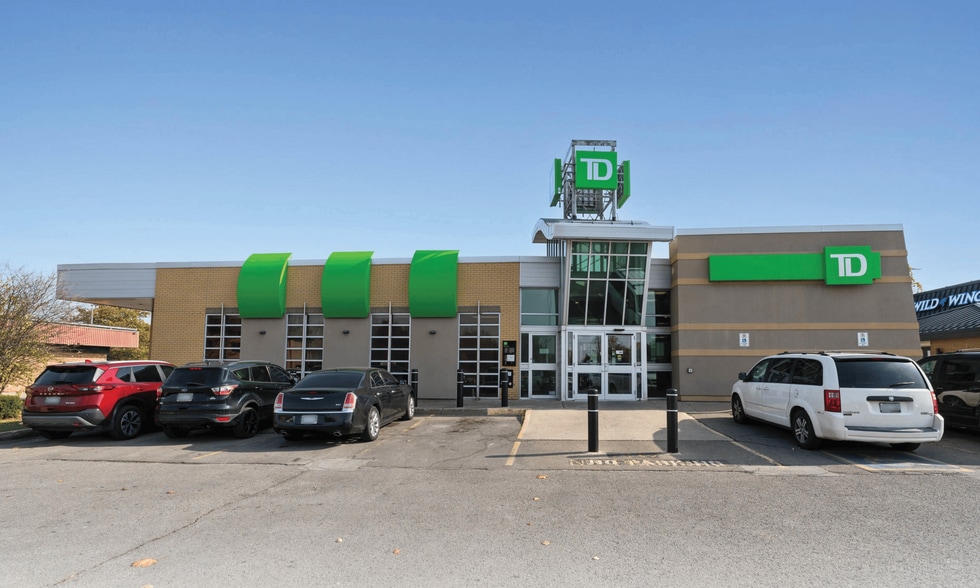 Ontario Retail Portfolio portefeuille de 3 biens à vendre sur LoopNet.fr - Photo de l’immeuble – Image 2 sur 3