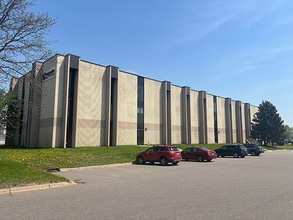 3140 Neil Armstrong Blvd, Eagan, MN à louer Photo de l’immeuble– Image 1 sur 1