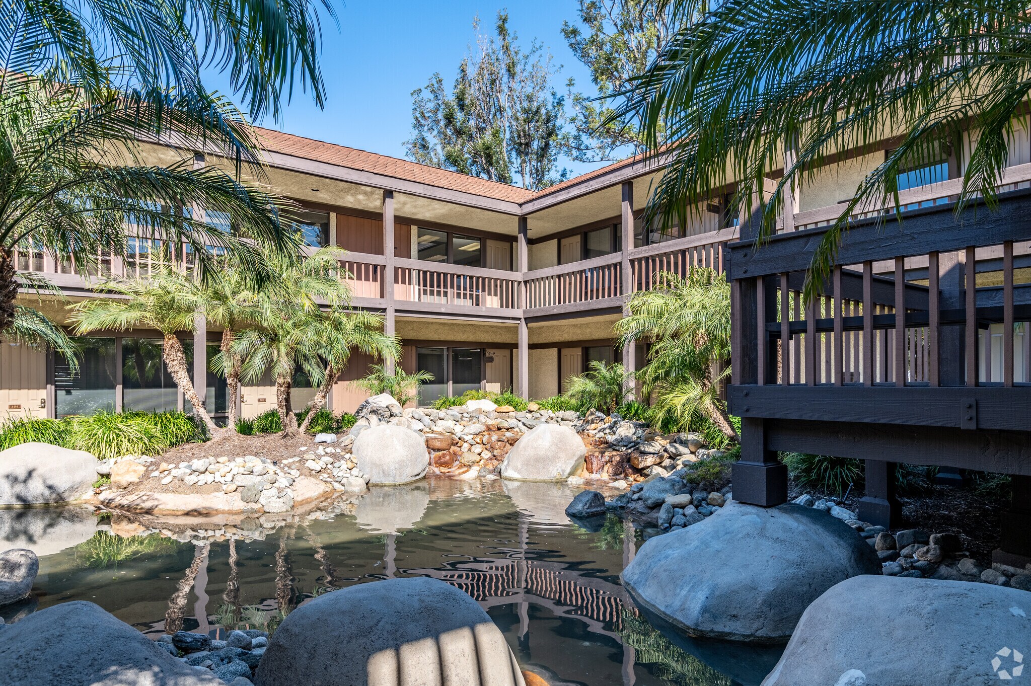 505 N Tustin Ave, Santa Ana, CA à louer Photo principale– Image 1 sur 14