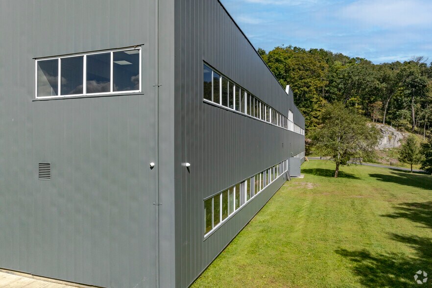 243-247 Route 100, Somers Township, NY à louer - Photo de l’immeuble – Image 3 sur 27