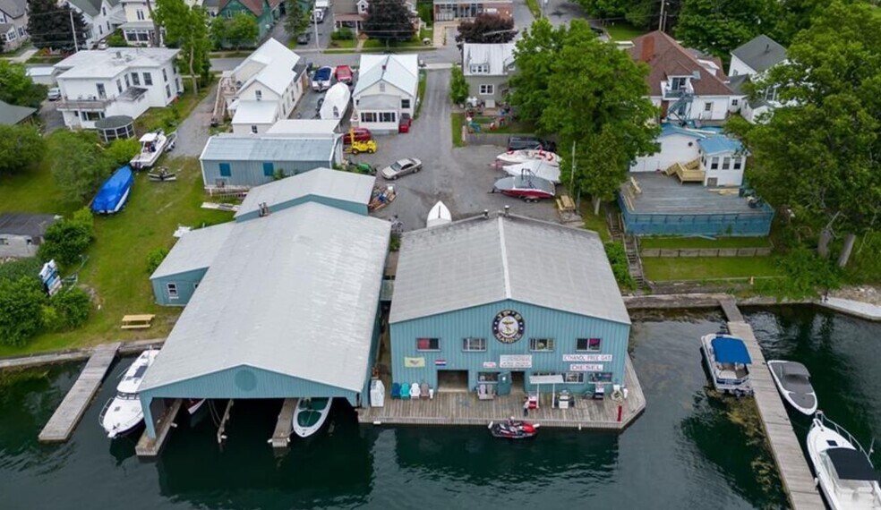 16 Bethune St, Alexandria Bay, NY à vendre - Photo de l’immeuble – Image 2 sur 39