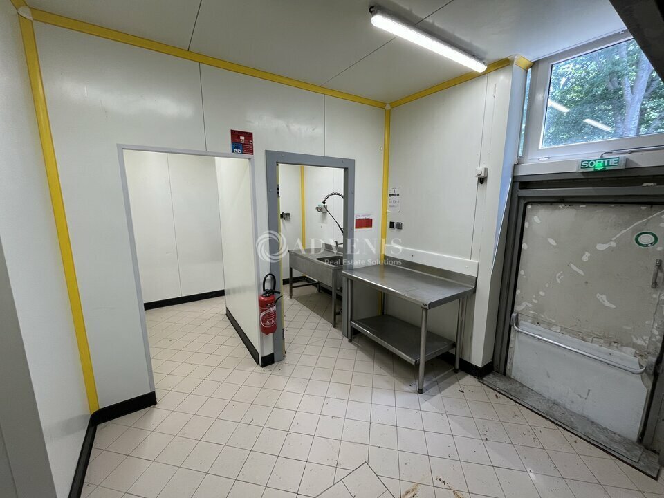 Local d’activités dans Voisins-le-Bretonneux à louer Photo intérieure– Image 1 sur 7