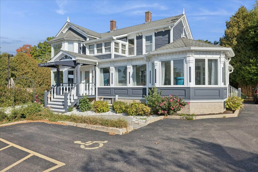 320 E Main St, Barrington, IL à vendre - Photo principale – Image 1 sur 2