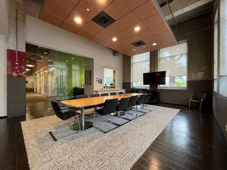 2459 Wilkinson Blvd, Charlotte, NC à louer - Photo de l’immeuble – Image 3 sur 49