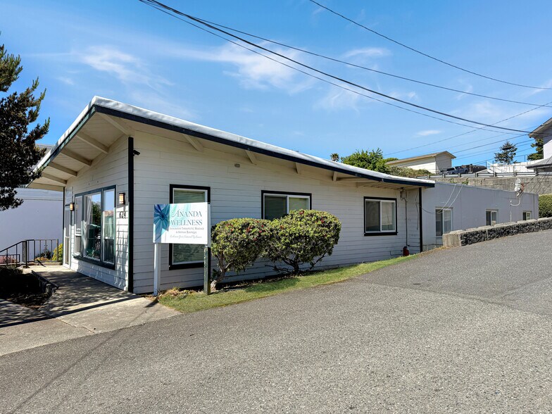 624 Fleet St, Brookings, OR à vendre - Photo de l’immeuble – Image 2 sur 46