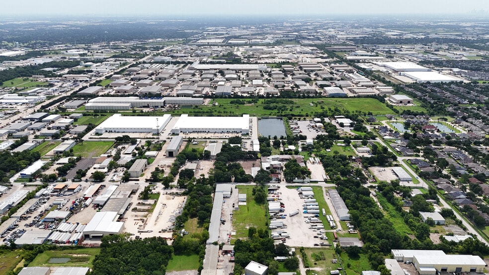 6741 Satsuma Dr, Houston, TX à louer - Photo principale – Image 3 sur 7