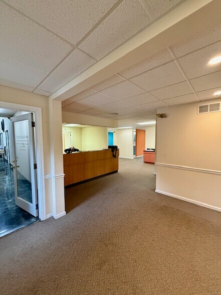 1098 Washington Crossing Rd, Washington Crossing, PA à louer - Photo intérieure – Image 3 sur 14