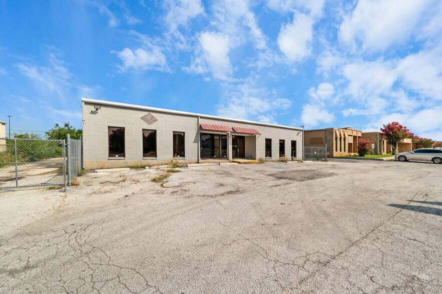 10854 Vandale St, San Antonio, TX à vendre - Photo de l’immeuble – Image 2 sur 36