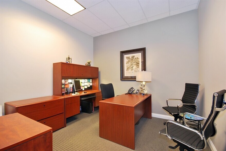 415 E State St, Geneva, IL à louer - Photo de l’immeuble – Image 3 sur 19