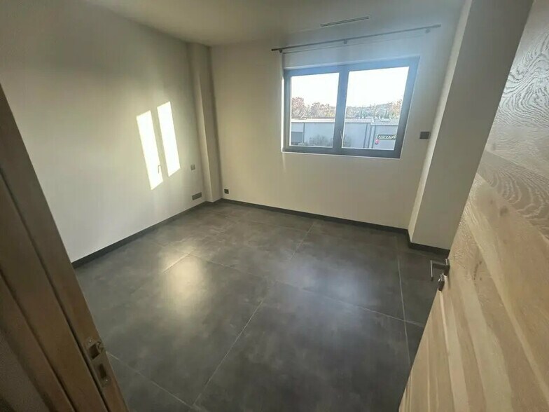 Bureau dans Saint-Rémy-de-Provence à louer - Photo de l’immeuble – Image 3 sur 3