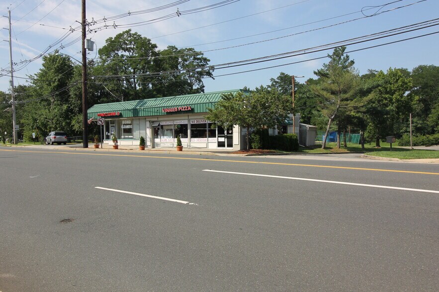 429 Ryders Ln, East Brunswick, NJ à vendre - Photo de l’immeuble – Image 3 sur 12