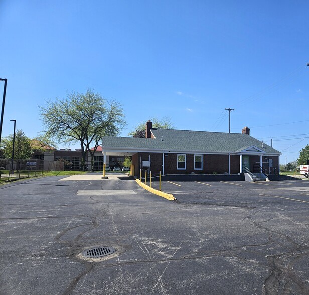 902 S Washington Ave, Saginaw, MI à vendre - Photo de l’immeuble – Image 2 sur 23