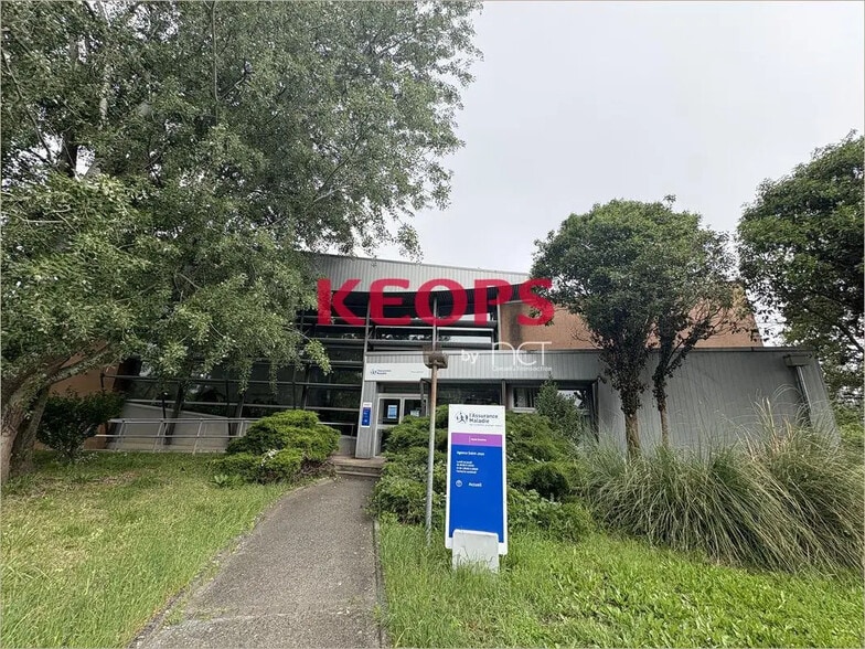 Bureau dans Saint-Jean à vendre - Photo de l’immeuble – Image 2 sur 11