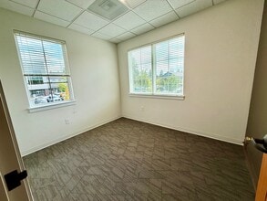 2855 NW Crossing Dr, Bend, OR à louer Photo intérieure– Image 1 sur 13