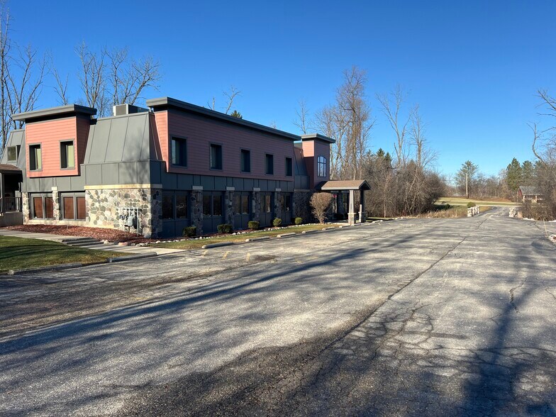 2601 W Mequon Rd, Thiensville, WI à vendre - Photo principale – Image 1 sur 5