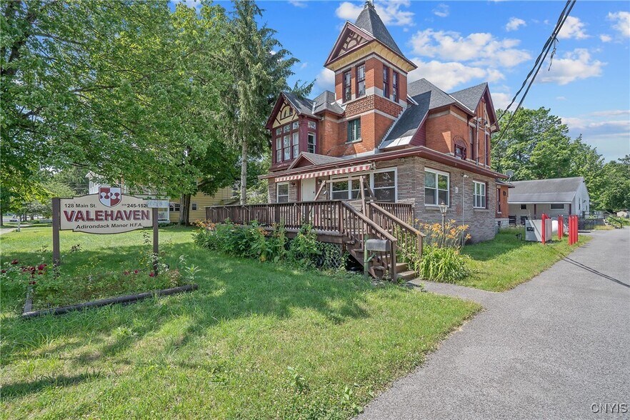 128 Main St, Camden, NY à vendre - Photo principale – Image 1 sur 33