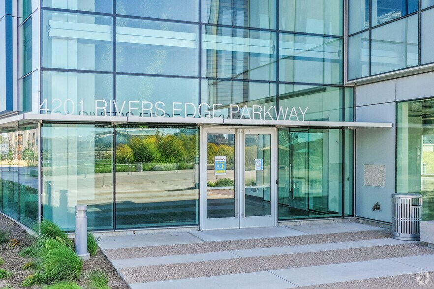 4201 Rivers Edge Pky, Council Bluffs, IA à louer - Photo de l’immeuble – Image 1 sur 11
