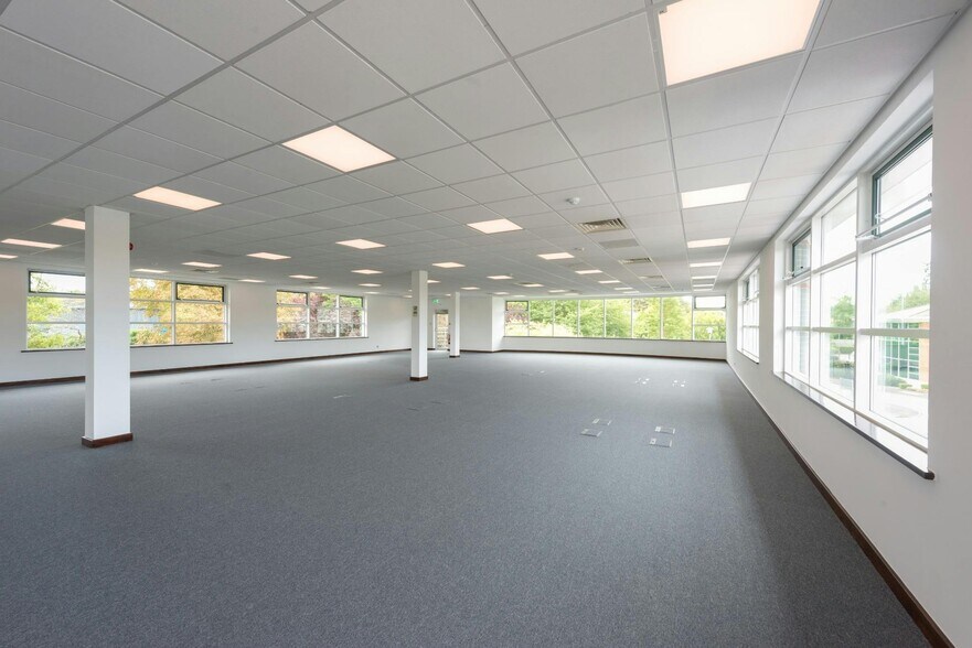Beechwood, Grove Business Park, White Waltham, Maidenhead à louer - Photo de l’immeuble – Image 3 sur 22
