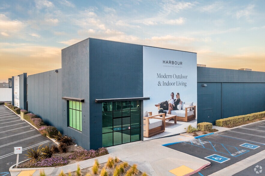 18060 Euclid St, Fountain Valley, CA à vendre - Photo de l’immeuble – Image 1 sur 14