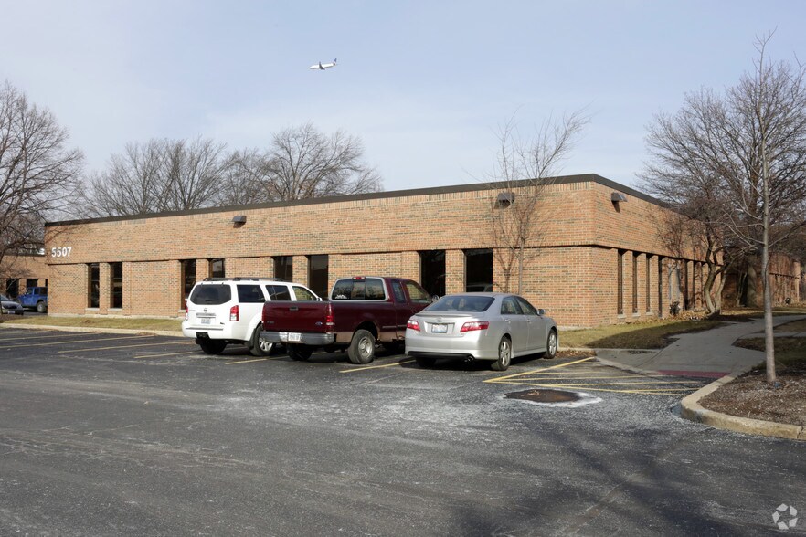 5507 N Cumberland Ave, Chicago, IL à vendre - Photo de l’immeuble – Image 3 sur 12