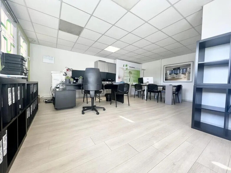 Bureau dans Nîmes à louer - Photo intérieure – Image 3 sur 10