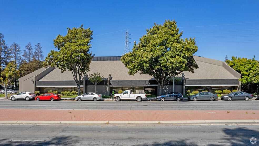 1475 S Bascom Ave, Campbell, CA à louer - Photo de l’immeuble – Image 2 sur 7