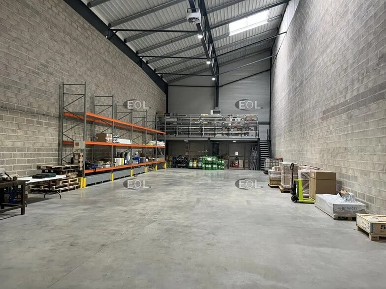 Local d’activités dans Cormeilles-en-Parisis à louer - Photo de l’immeuble – Image 2 sur 6