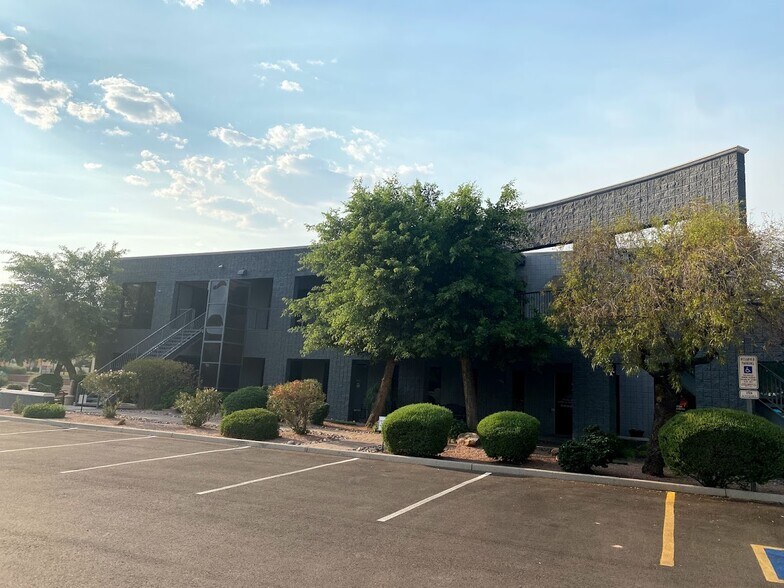 8997 E Desert Cove Ave, Scottsdale, AZ à louer - Photo de l’immeuble – Image 3 sur 15