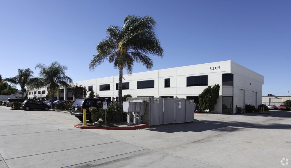 3305 E Miraloma Ave, Anaheim, CA à louer - Photo de l’immeuble – Image 2 sur 2