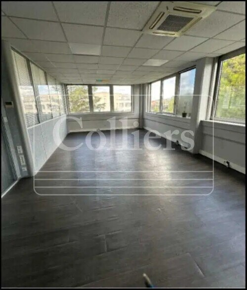 Bureau dans Marseille à louer - Photo de l’immeuble – Image 2 sur 5