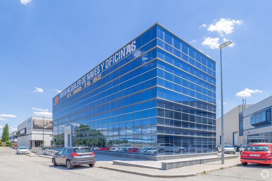 Bureau dans Alcalá de Henares, Madrid à vendre - Photo de l’immeuble – Image 2 sur 3