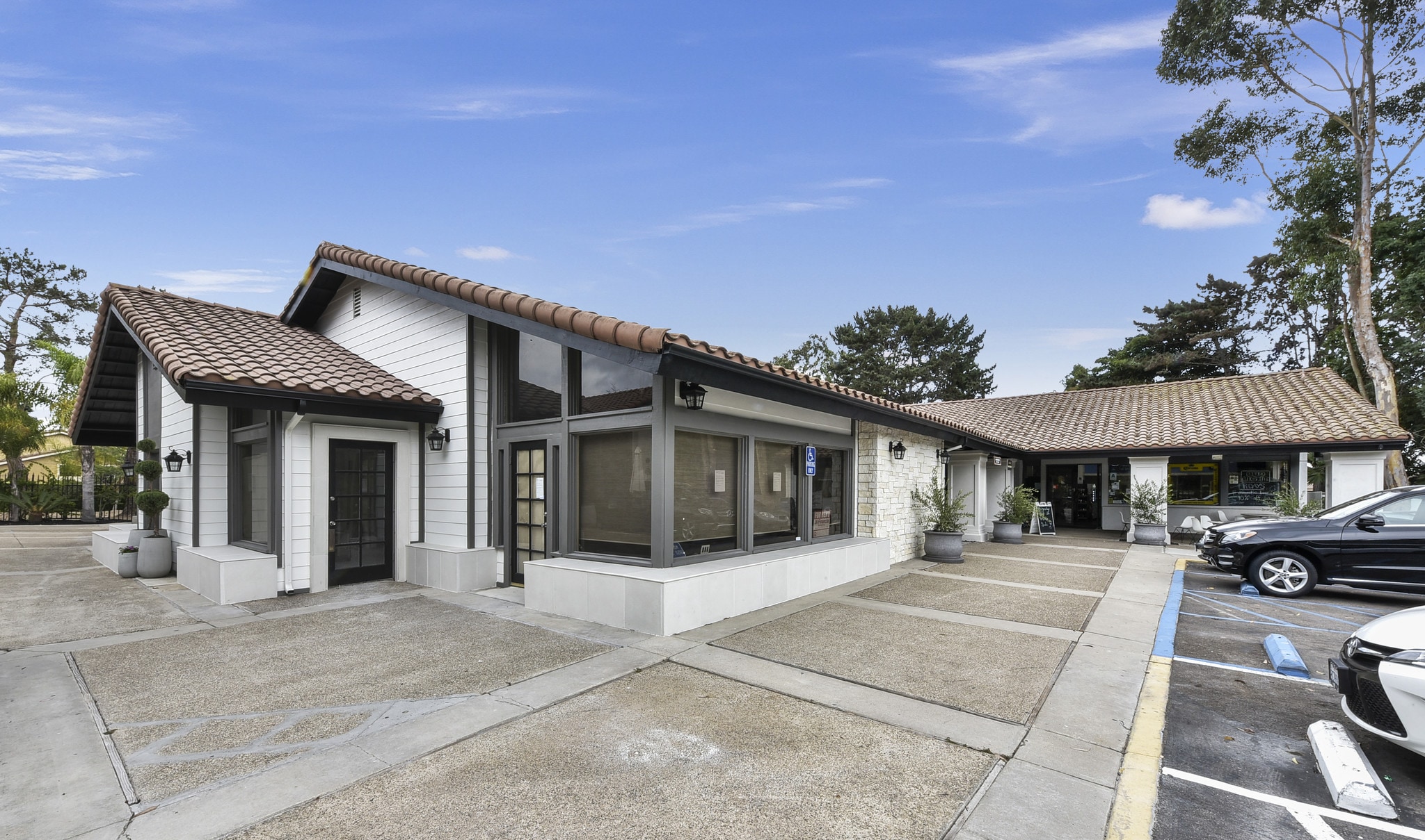 6435-6437 Caminito Blythefield, La Jolla, CA à louer Photo de l’immeuble– Image 1 sur 11