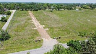 Plus de détails pour 439 Maiden Ln, Henryetta, OK - Terrain à vendre