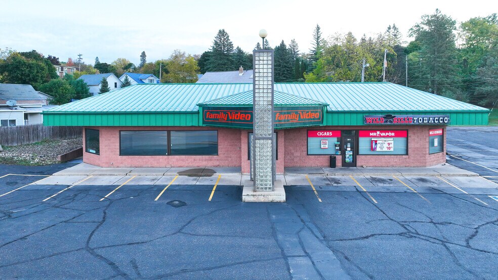 901 S Stephenson Ave, Iron Mountain, MI à louer - Photo de l’immeuble – Image 1 sur 6