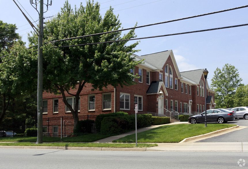 9667 Main St, Fairfax, VA à louer - Photo de l’immeuble – Image 3 sur 4