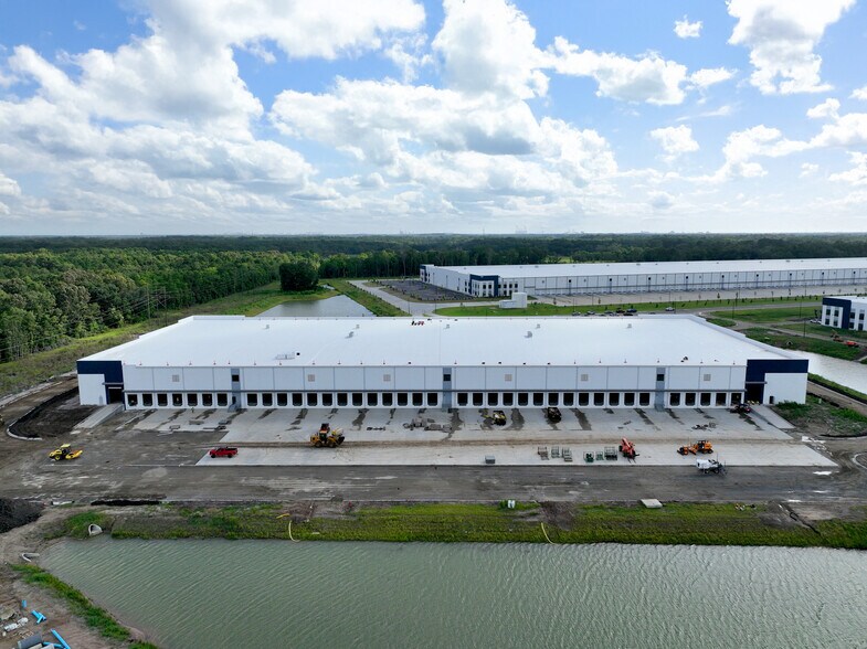 100 Feldspar Dr, Savannah, GA à louer - Photo de l’immeuble – Image 3 sur 4