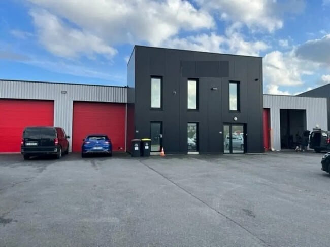 Plus de détails pour Local d'activités à louer