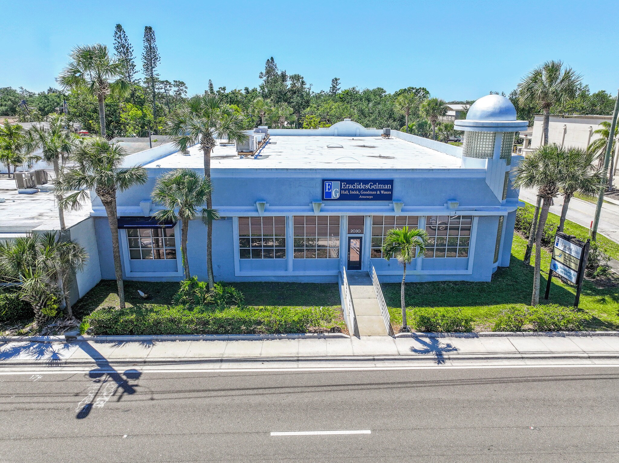 2030 Bee Ridge Rd, Sarasota, FL à vendre Photo de l’immeuble– Image 1 sur 30
