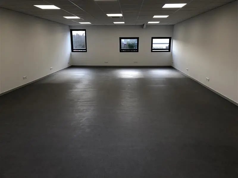 Bureau dans Bussy-Saint-Georges à vendre Photo de l’immeuble– Image 1 sur 9