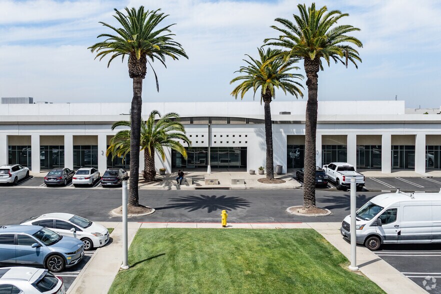 14515-14565 Valley View Ave, Santa Fe Springs, CA à louer - Photo de l’immeuble – Image 3 sur 5