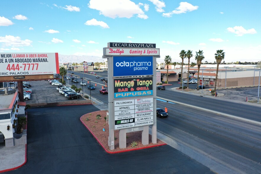 2101 S Decatur Blvd, Las Vegas, NV à louer - Photo de l’immeuble – Image 3 sur 3